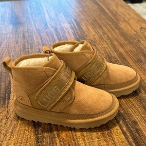 UGG Boy's Neumel Snapback Chukka Boot